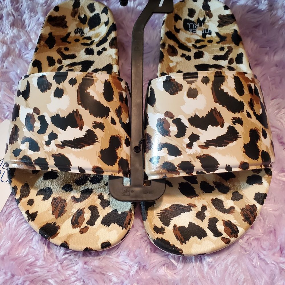 NWT Time and Tru Women's Pool Slides Leopard, Size 7